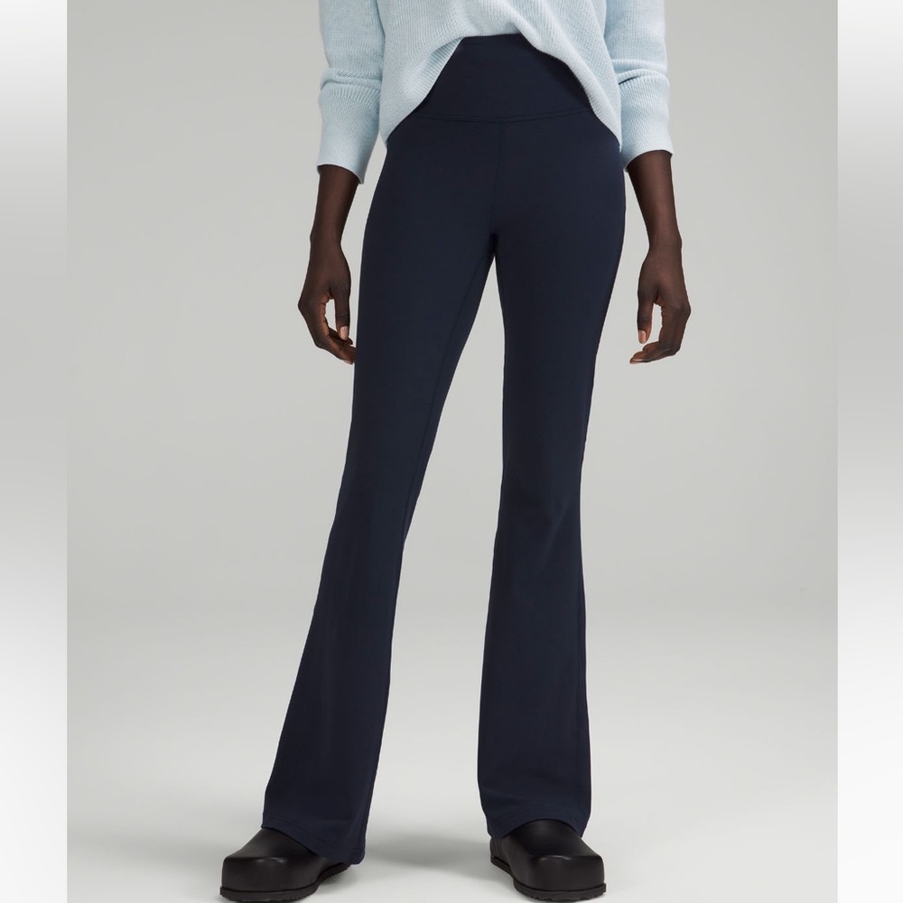 Lululemon Groove Navy Super-High-Rise Flared Pant Size 0 31” inseam